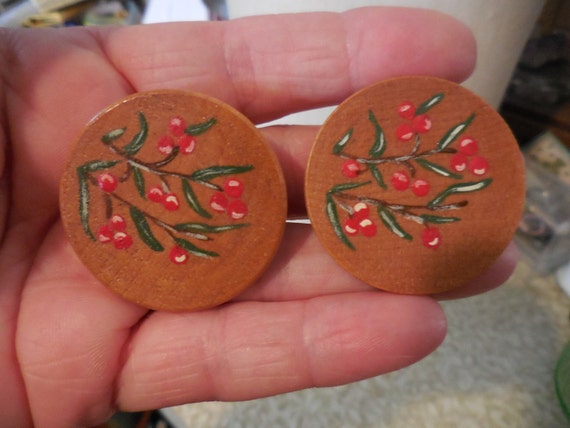 Vintage Women's Wooden Clip On Earrings Non Pierc… - image 3