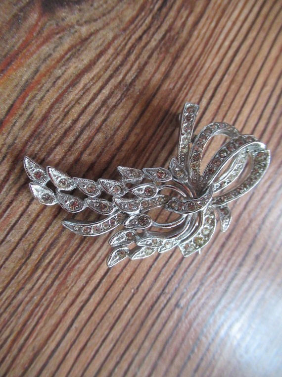 Vintage Women's Clear Rhinestone Brooch Small Bow… - image 6