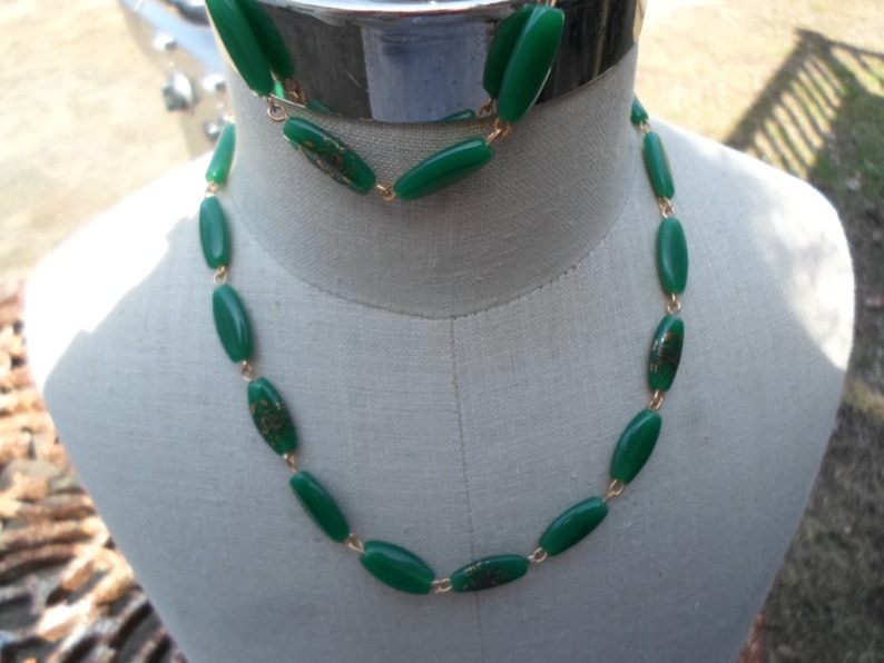 Vintage 1960s to 1970s Green Glass Gold Tone Necklace and Bracelet Set Floral Motif