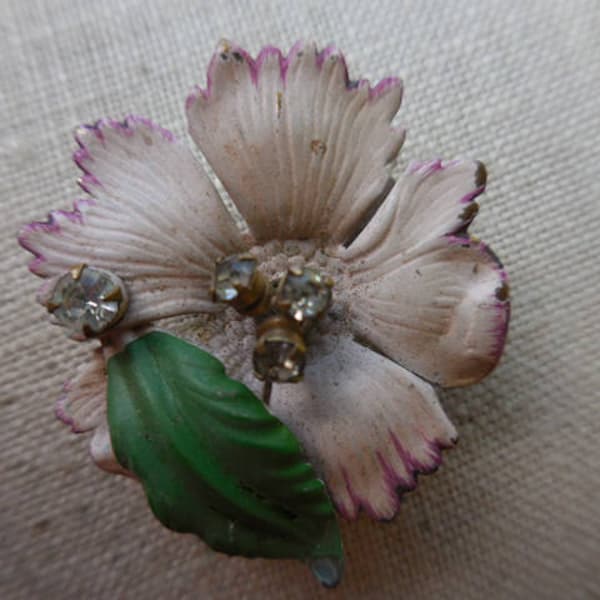 Vintage Women's Karu Arke Small Enamel Flower Pin Rhinestones Beige Pink Green Leaf Pronged Brooch Ladies Gift 1940 1950s