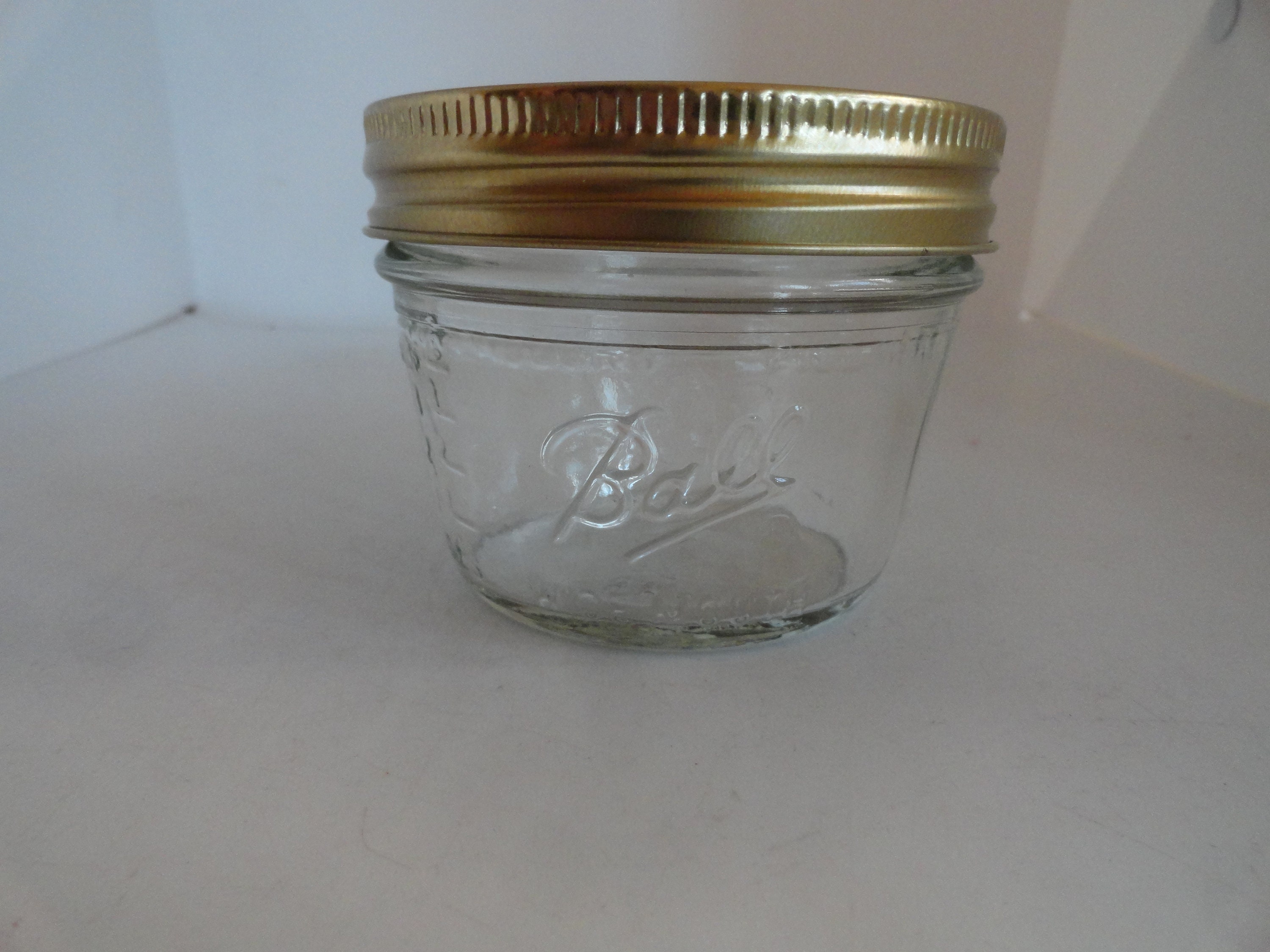 10 oz (292 ml) Victorian Square Glass Jar with Gold Lid