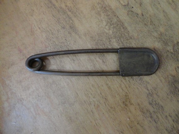 Kilt Horse Blanket Keychain Lot Of 2 Risdon Key Tag Safety Pin 5 Large Metalware Collectibles