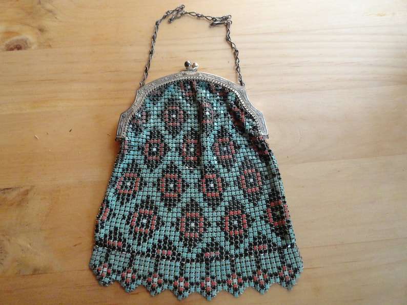 Vintage 1920s to 1930s Turquoise BlueRedSilver Tone Whiting and Davis Colored Mesh Small Wrist Purse Metal Women/'s Accessory Kiss Lock