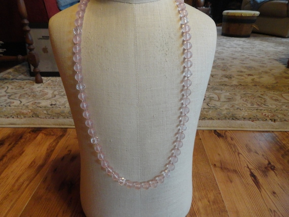 Vintage Women's Light Pink Single Strand Necklace… - image 1