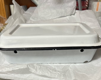Vintage White & Black Enamel Meat Keeper Covered Refrigerator Bin Rectangle Pan Metal Farmhouse Country Decor Kitchen 1930s to 1950s