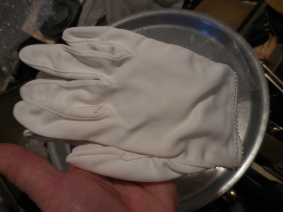 Vintage White Young Girl's Gloves Trimmed with Fa… - image 4