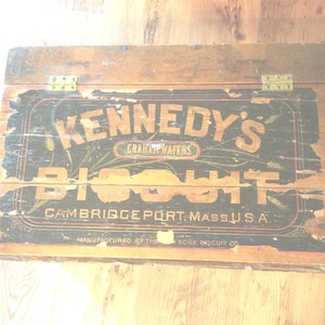 Antique Kennedy&#39;s Biscuit New York Biscuit Co. Wooden Crate or Box Advertising Storage Graham Wafers 1900s Cambridgeport Mass.