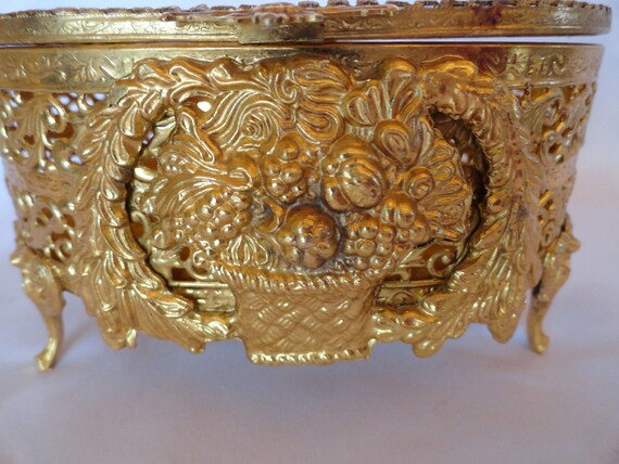 Vintage Oval Gold Tone Filigree Metal Jewelry Box… - image 2