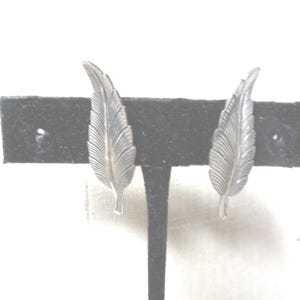 Vintage Sterling Leaf Earrings Silver Signed Jewel Art Non Pierced 1940s 1950 Screw Back Earrings Small Narrow Leaves Women&#39;s Gift Earrings