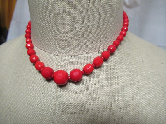 Vintage Women's Bright Red Glass Necklace Short G… - image 3