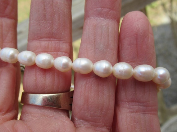 Vintage Women's Fresh Water Pearl Bracelet Off-Wh… - image 6