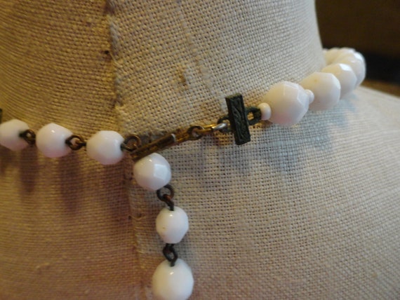Vintage Women's White Faceted Glass Beaded Neckla… - image 6