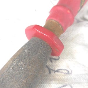 Vintage Norton Bakelite Knife Sharpener, Red Handle, 1930s-40s image 3