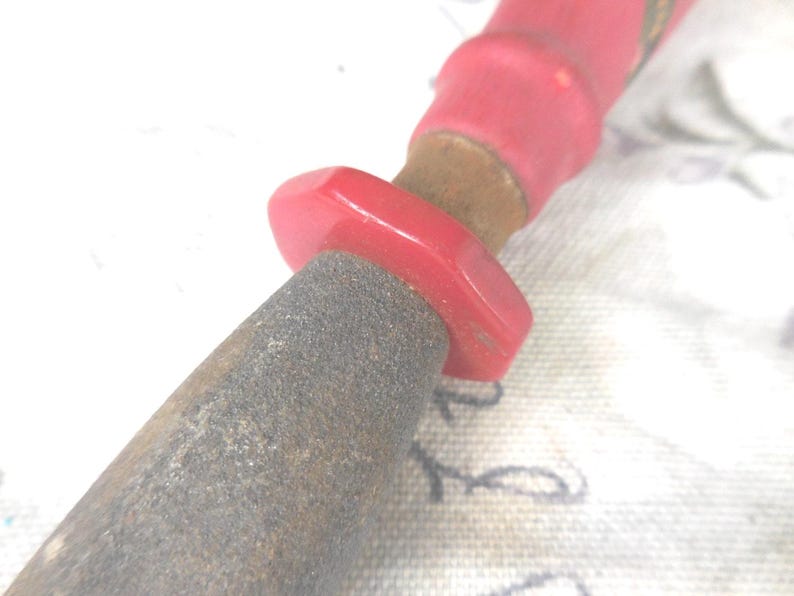 Vintage Norton Bakelite Knife Sharpener, Red Handle, 1930s-40s image 3