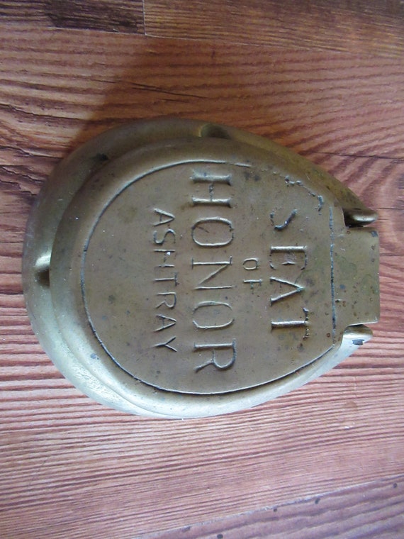 当時もの　アンティーク　SEAT OF HONOR ASHTRAY ゴールド 当時もの アンティーク SEAT OF HONOR ASHTRAY ゴールド - メルカリ