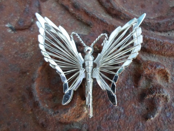 Vintage Women's Silver Tone Butterfly Pin Wire Wi… - image 2