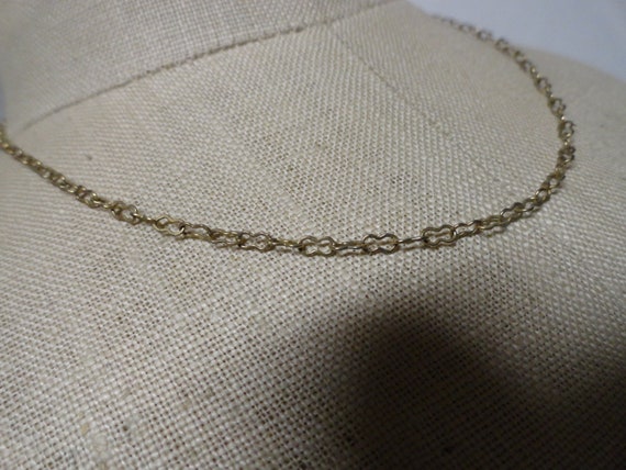 Vintage Women's Gold Tone Chain Necklace Dainty S… - image 3