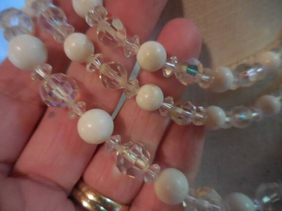 Vintage Women's 3 Strand White Necklace Iridescen… - image 4