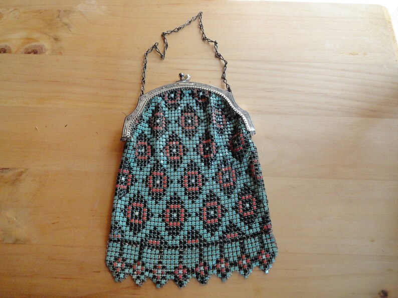 Vintage 1920s to 1930s Turquoise BlueRedSilver Tone Whiting and Davis Colored Mesh Small Wrist Purse Metal Women/'s Accessory Kiss Lock