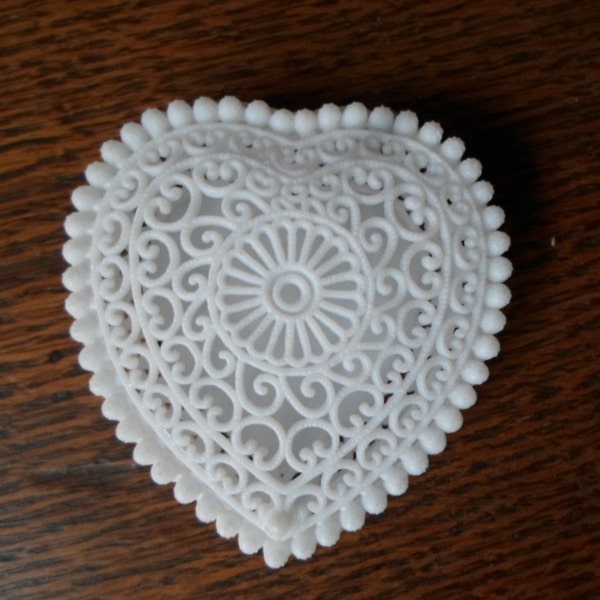 Vintage Hong Kong Plastic Heart Box Hinged NOS House of Favors Boston Lace White Wedding Small Party Favor Gift Giving Flat 1960s 1970s (1)