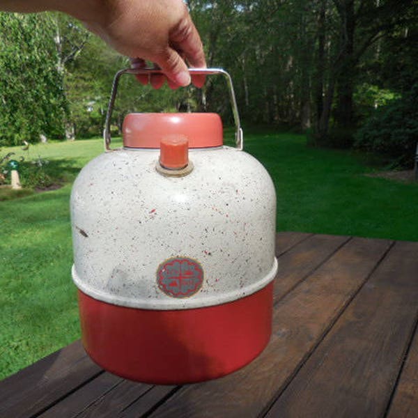 Vintage 1950s to 1960s Faded Red/White Icy/Hot Large Round Metal/Plastic Thermos Jug Liquid/Refreshments Picnic Speckled Display Retro Prop