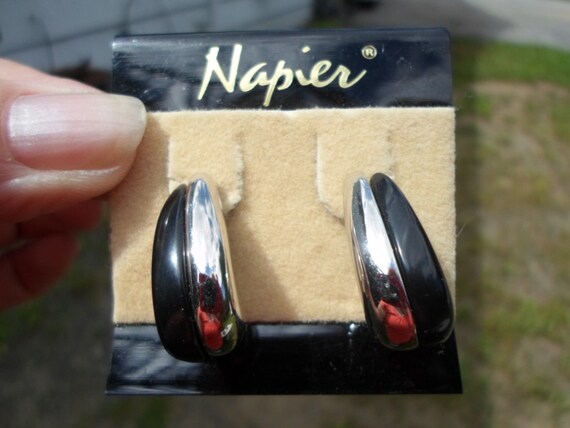 Vintage Women’s Black & Silver Napier Earrings NO… - image 1