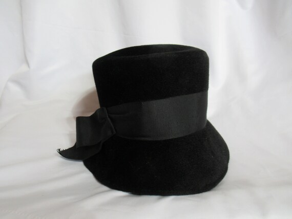 Vintage Women's Genuine Velour Black Hat Prop Wid… - image 1