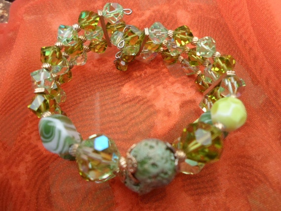 Vintage Women's Light Green 3 Strand Bracelet Iri… - image 4