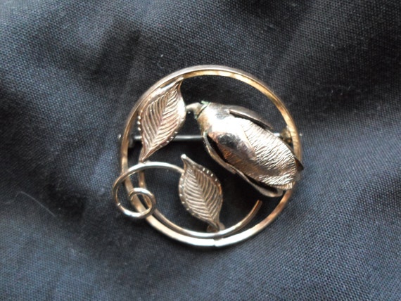 Vintage Women's Gold Filled Rosebud Pin Round Bro… - image 1