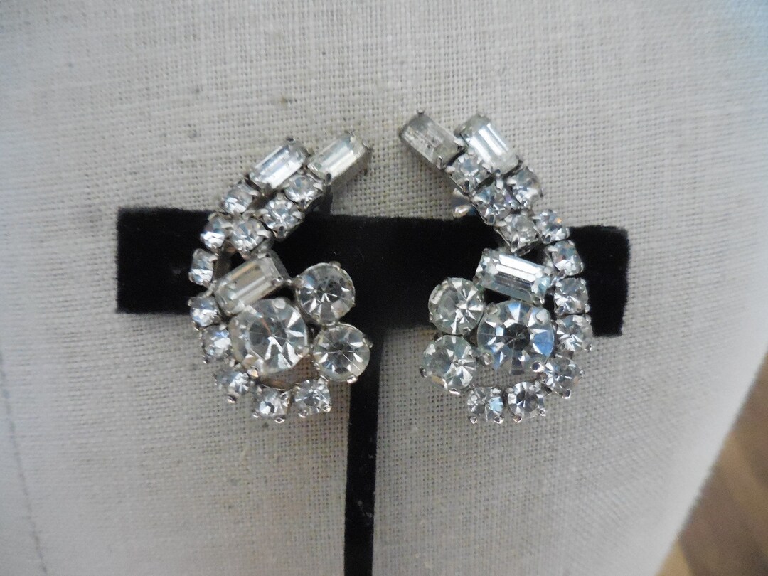Vintage 1940s to 1960s Pronged Rhinestone Clip on Earrings - Etsy