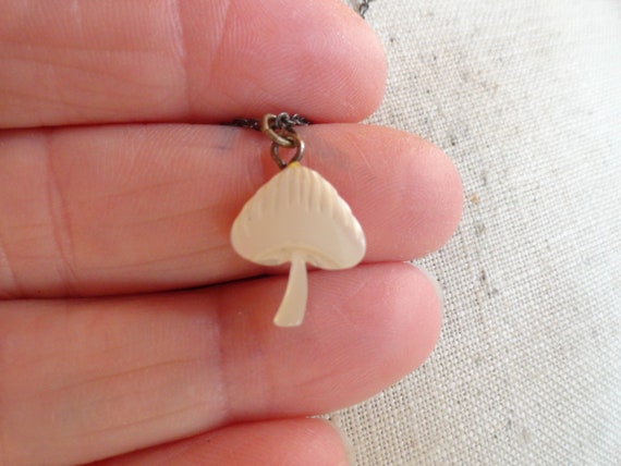 Vintage Girl's Mother of Pearl Mushroom Shaped Ne… - image 5