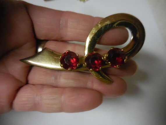 Vintage Women's Pin Choice Gold or Silver Tone AV… - image 3