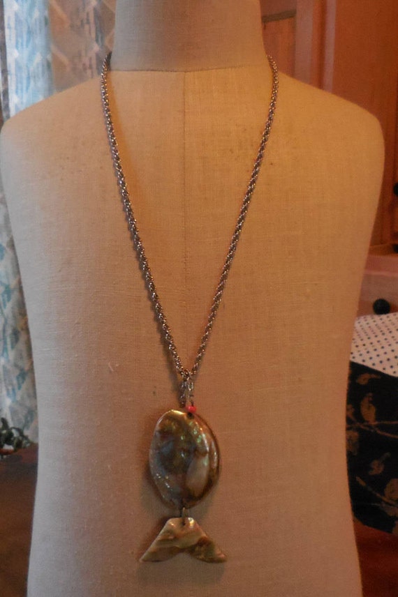 Vintage Women's Large Abalone Shell Fish Necklace… - image 3