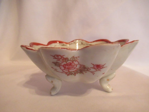 Vintage Japanese Porcelain Small 3 Legged Bowl Soy Cup Nut Vintage Japanese Porcelain Small 3 Legged Bowl Soy Cup Nut