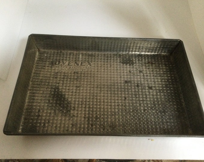 Vintage 1950s to 1960s Ovenex Perfect Bakeware Ecko 602 Waffle Pattern