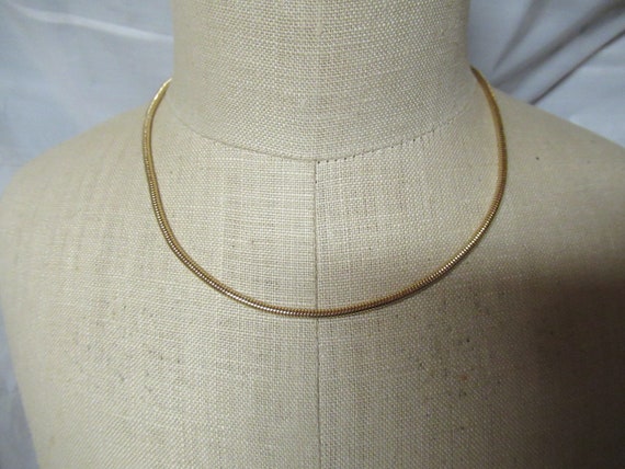 Snake style shop chain