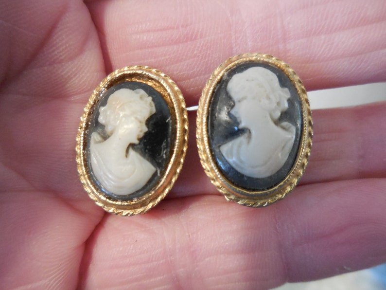 Vintage Women's Cameo Oval Earrings Gold Tone 1950s to 1970s Clip On Earrings Black & White Cameo Oval Lightweight Plastic image 2