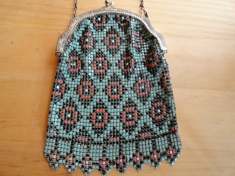 Vintage 1920s to 1930s Turquoise BlueRedSilver Tone Whiting and Davis Colored Mesh Small Wrist Purse Metal Women/'s Accessory Kiss Lock