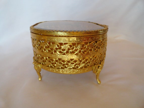 Vintage Oval Gold Tone Filigree Metal Jewelry Box… - image 7