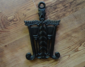 Vintage Black Cast Iron Trivet Metal Retro Grain & Tassel or Eagle Wall Hanging 1950s to 1970s Colonial Home Decor Farmhouse/Country Choice