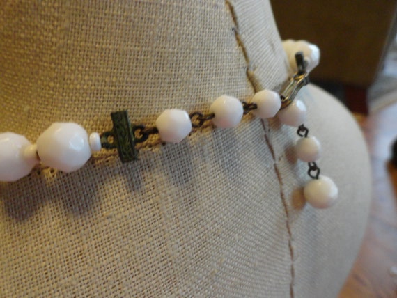Vintage Women's White Faceted Glass Beaded Neckla… - image 8