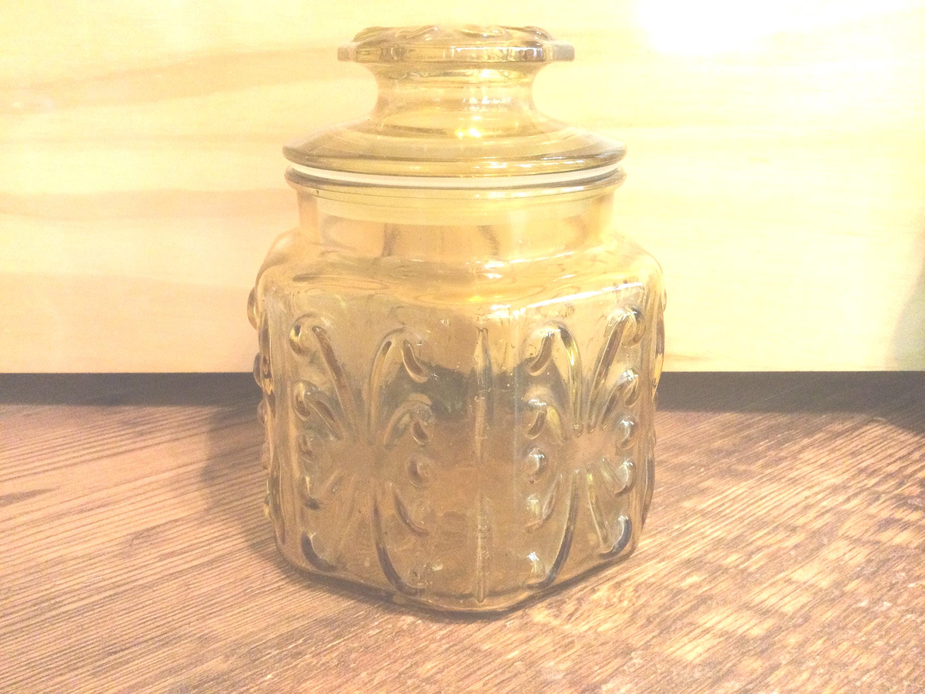 Dairy Queen está probando un nuevo cono bañado de galletas Monster que  tiene galletas en la salsa para dar un verdadero sabor a galletas y crema y  textura en un cono de, image size:3000x2250