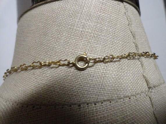 Vintage Women's Gold Tone Chain Necklace Dainty S… - image 4