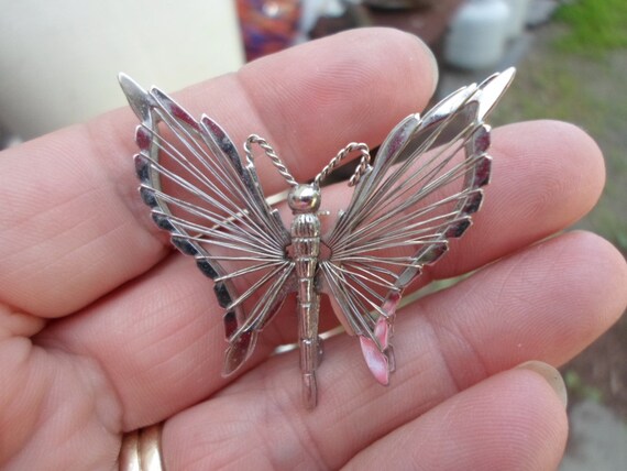 Vintage Women's Silver Tone Butterfly Pin Wire Wi… - image 4