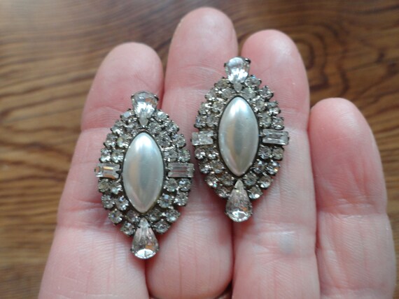 Vintage Women's Pronged Rhinestones & Faux Pearl … - image 5