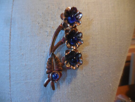 Vintage Women's Bouquet Pin of Flowers Blue Metal… - image 3