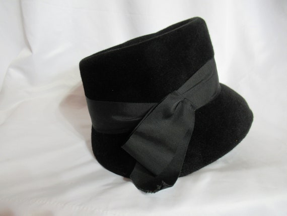 Vintage Women's Genuine Velour Black Hat Prop Wid… - image 3