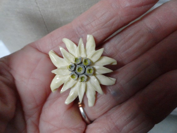 Vintage Women's Small Celluloid Eidelweiss Flower… - image 5