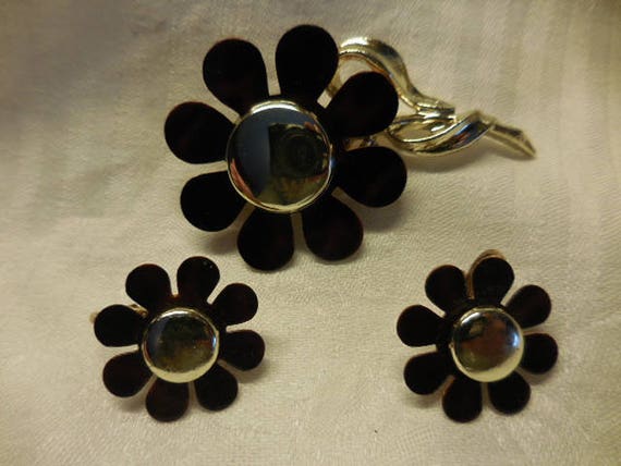 Vintage Women's Brown & Gold Pin and Earrings Set… - image 3