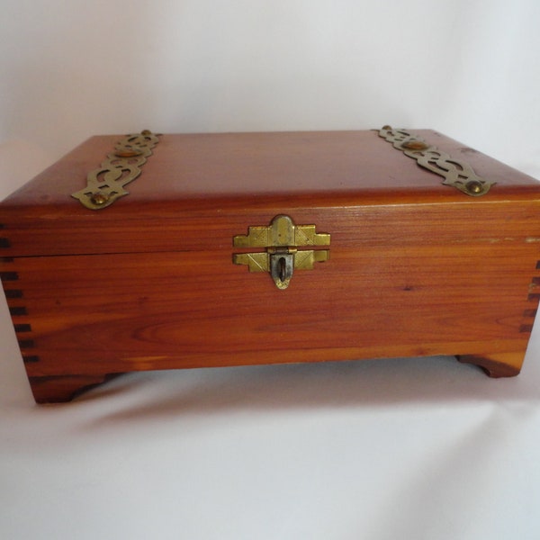 Vintage Unisex Lockable Cedar Box Finger Jointed Corners Small Treasure Chest 1950s 1960s Keepsakes Retro Trinket Box Hinged Footed